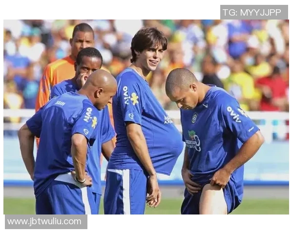 足球明星在赛场上演绎双腿滑地动作的精彩瞬间与技巧解析